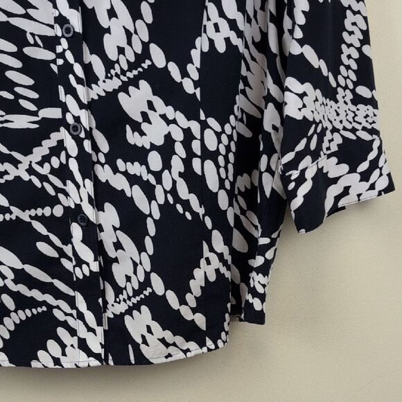 Chico's Navy & White Relaxed Button Down Shirt Top Wrinkle Resistant Size 3 (XL) - Picture 4 of 11